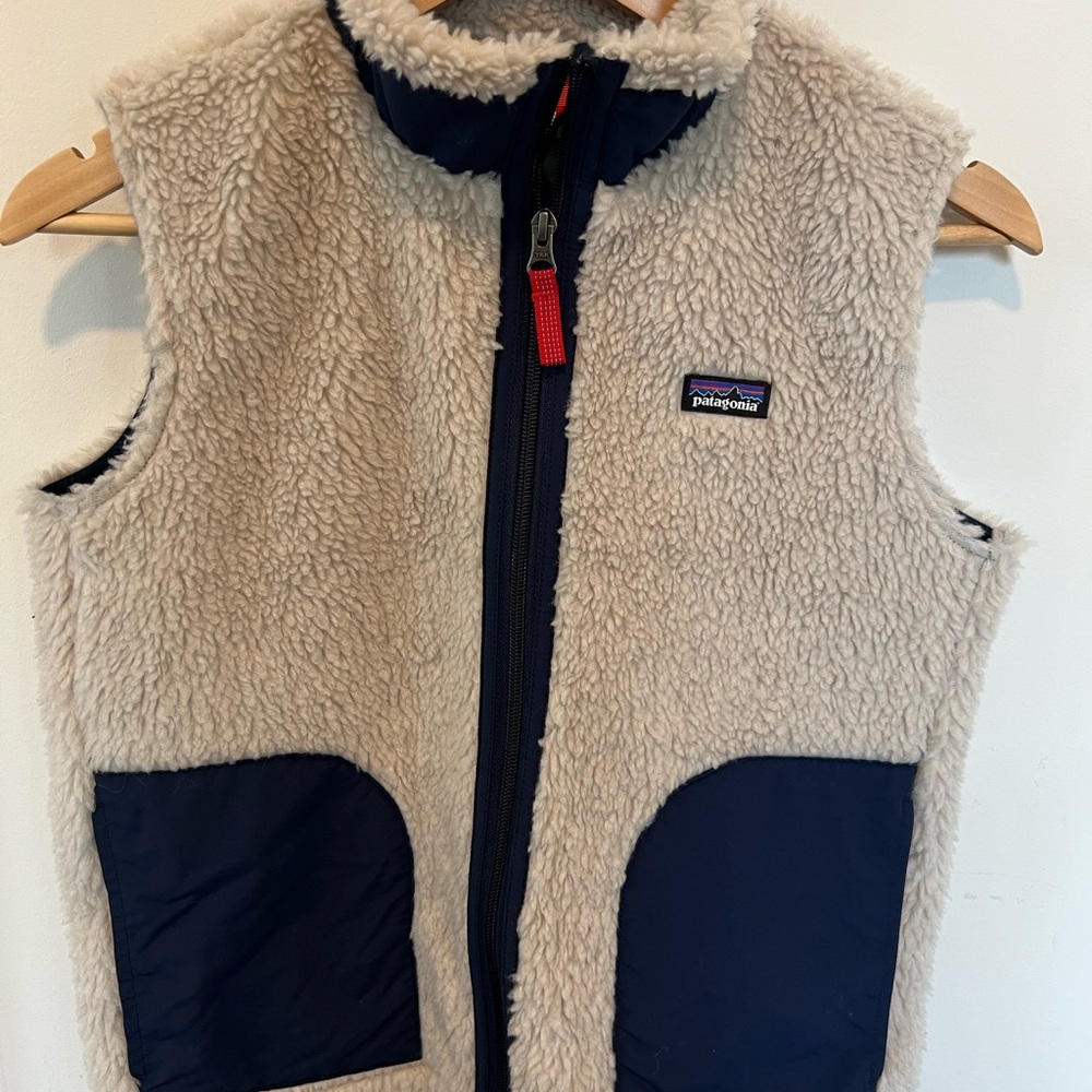 Patagonia Kids Sherpa Vest - Cream and Navy - Picture 4 of 5